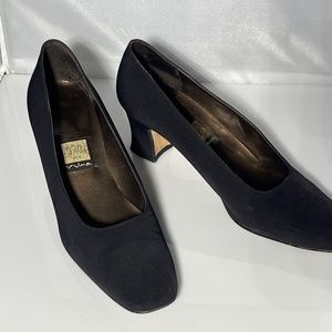 Nina Fresco French Peau Pumps in Black Size 8.5 USED